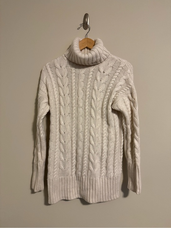 Banana Republic Sweaters - Banana Republic Cream/Off White Cable-Knit Turtleneck Sweater